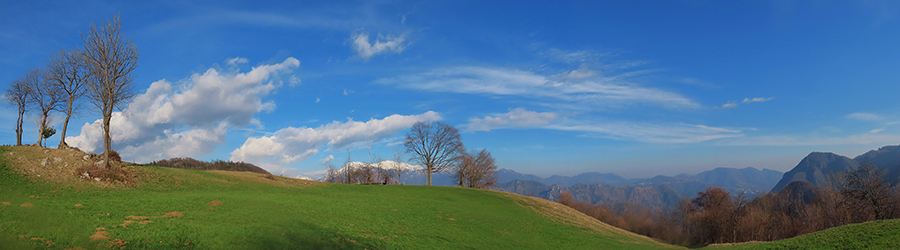 Vista panoramica sulle cascine del Ronco (1100 m)